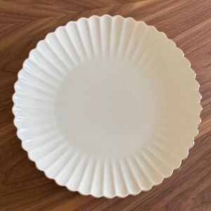 Classic Cream Scalloped Dinner Plate
